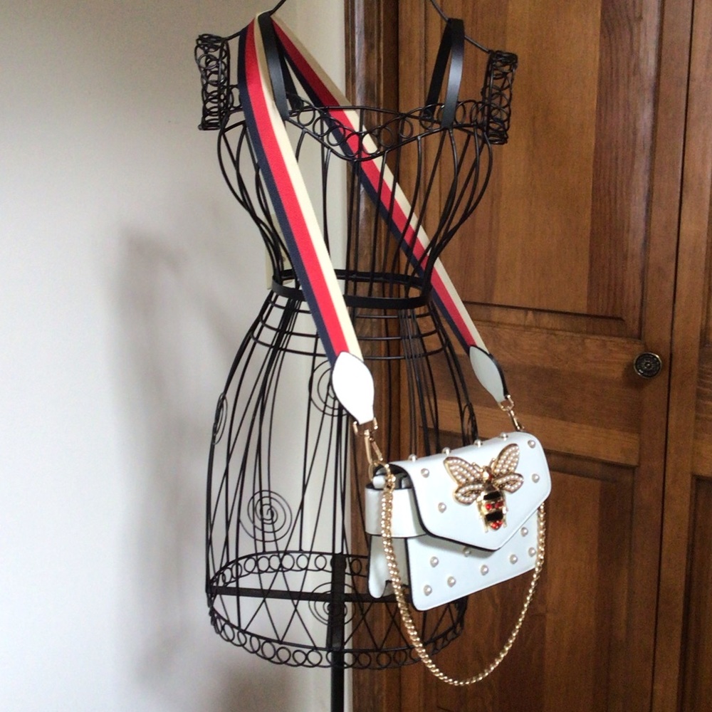 bumble bee bag, white 8”x6”x2”